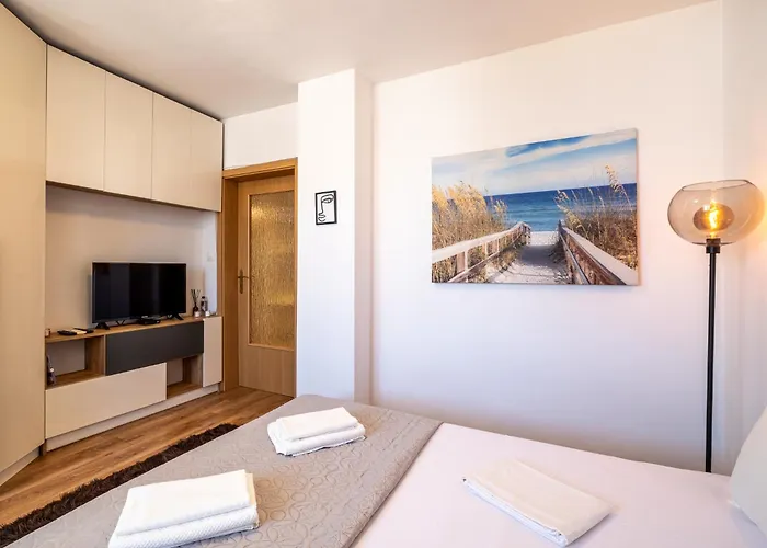 1bdrm Downtown Varna